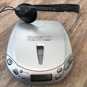 Sony Discman ESP2 D-E451 Compact CD Player And Headphones